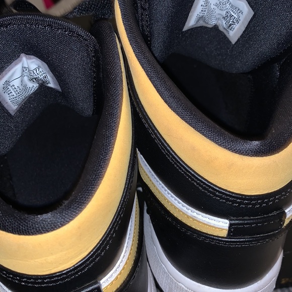 SOLD Air Jordan 1 Mid - Picture 9 of 12